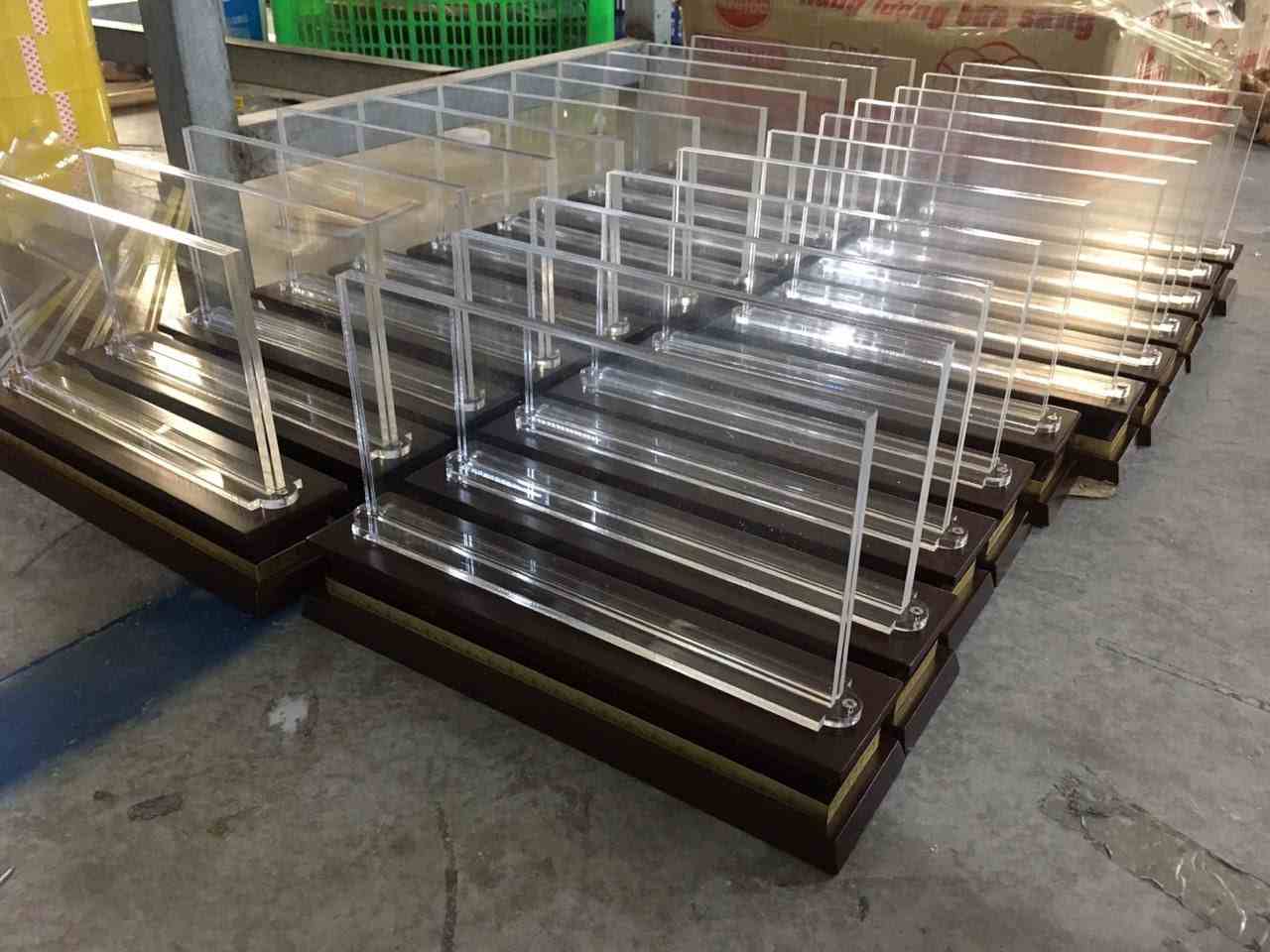 Biển chức danh mica đế gỗ không ốc 9 một số hình ảnh sản xuất tại xưởng