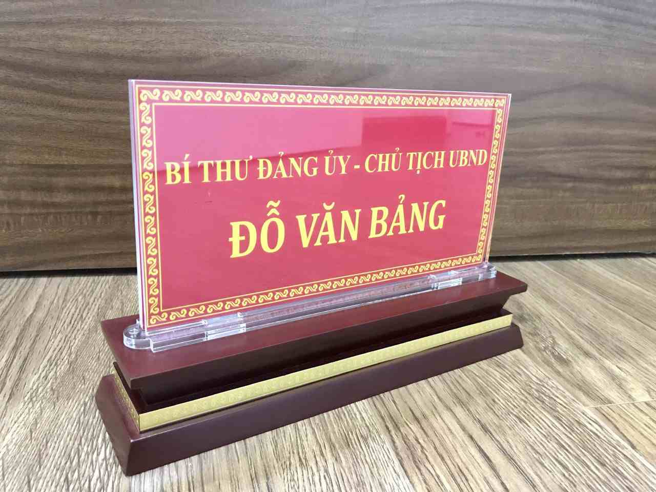 Biển chức danh mica đế gỗ không ốc 8 Biển chức danh mica đế gỗ không ốc - Ảnh 5
