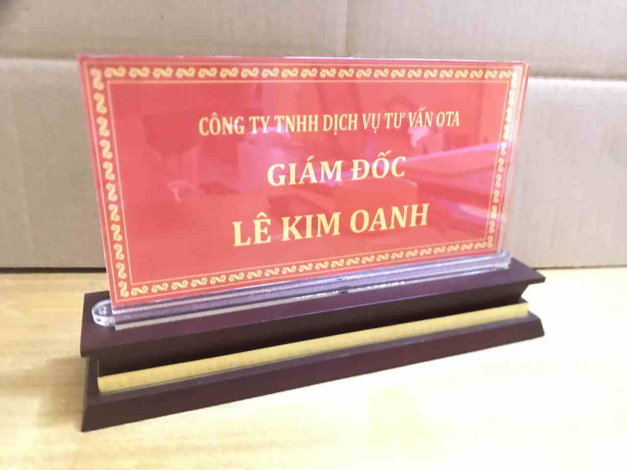 Biển chức danh mica đế gỗ không ốc 6 Biển chức danh mica đế gỗ không ốc - Ảnh 3