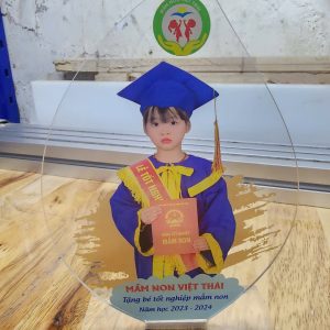 Alternative view of Kỷ Niệm Chương Tốt Nghiệp Mầm Non