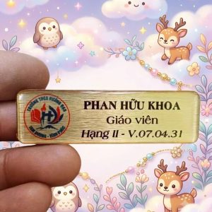 Alternative view of Tổng Hợp Các Mẫu Bảng Tên Giáo Viên & Thẻ Tên Cài Áo Đẹp Nhất